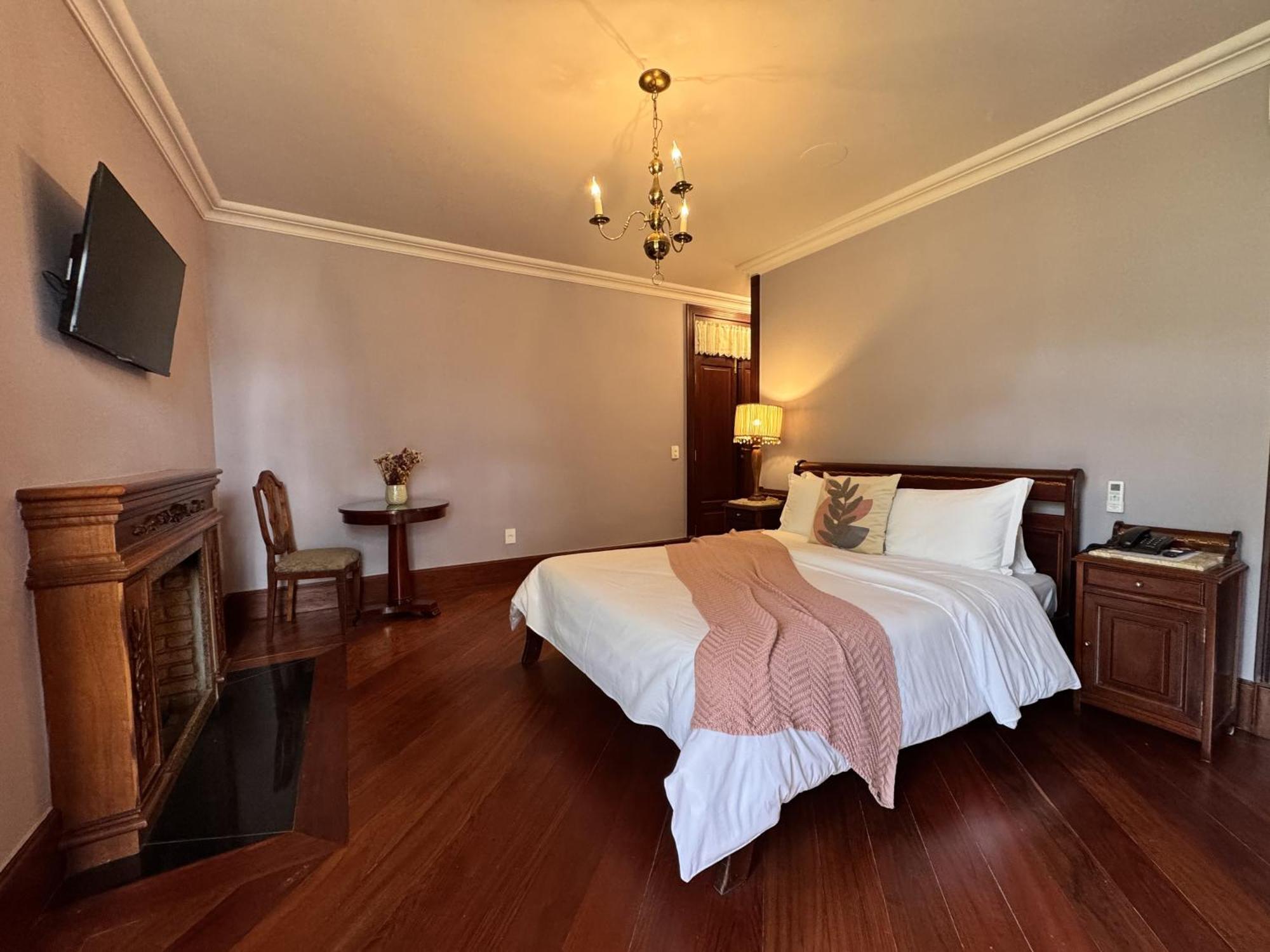 Deluxe Double Room Bath,1618824712:JPEG